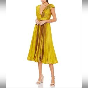 Elegant Yellow Pleated Midi Dress